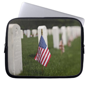 Amerikaanse vlaggen op graven van Amerikaanse vete Laptop Sleeve
