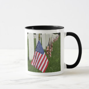 Amerikaanse vlaggen op graven van Amerikaanse vete Mok