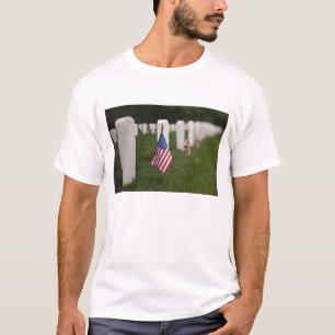 Amerikaanse vlaggen op graven van Amerikaanse vete T-shirt