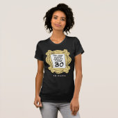 AMIS™ | Celui avec le T-shirt d'anniversaire (Devant entier)