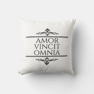 Amor Vincit Omnia - Liefde verovert alles Kussen