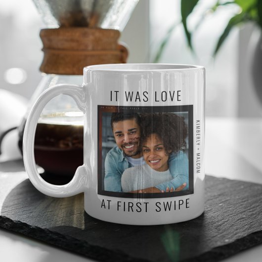 Amour à First Swipe Couple en ligne Valentine Mug