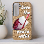 Amour drôle Le vin que vous êtes avec le message<br><div class="desc">Avec un arrière - plan de liège et un verre de vin rouge dans l'action de verser cette étui téléphonique fait une idée cadeau amusante pour les amateurs de vin. Personnalisez ou supprimez le texte, ou modifiez à l'aide de l'outil de conception pour sélectionner un style de police, une taille...</div>
