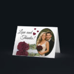 Amour & Merci Elegant Rose Bourgogne Mariage<br><div class="desc">Merci à vos invités mariages avec cette belle et romantique carte pliée. Il présente un joli design avec votre photo mariage dans un cadre en forme ovale, et un seul long tige bordeaux, marron, ou vin rouge rose réfléchissant dans un bassin d'eau. La légende dit "Amour et Merci" et il...</div>