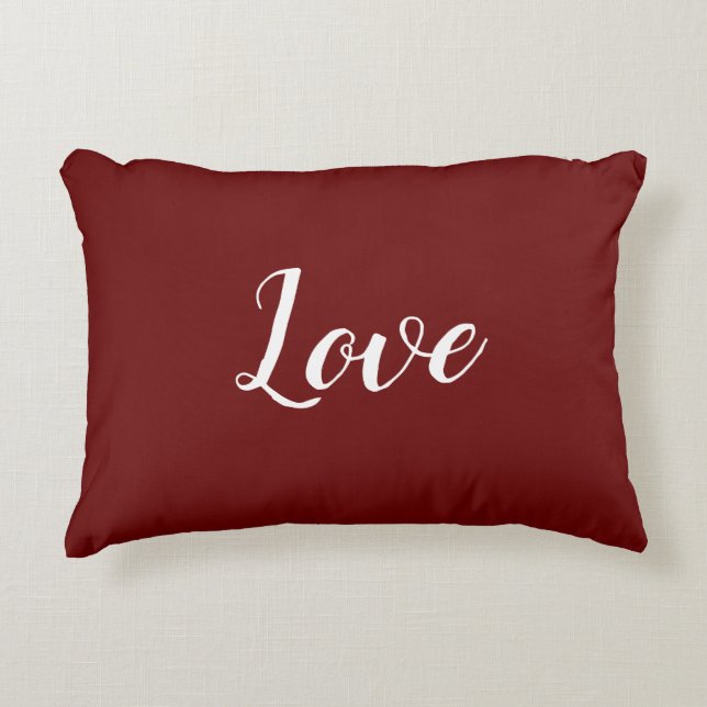 "Amour" sur un Coussin à accents rouges assez prof (Devant)