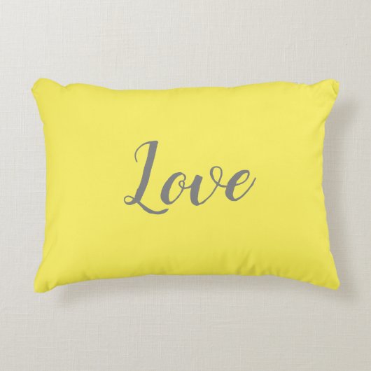 "Amour" sur un joli coussin d'accent jaune (Devant)