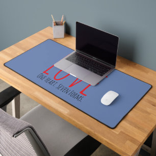 Amour - Un cœur. Tapis de bureau sept formes