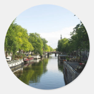 Amsterdam gracht met boten en brug ronde sticker