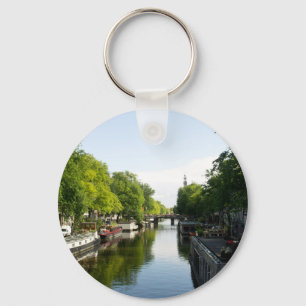 Amsterdam gracht met woonschepen en weelderige bom sleutelhanger