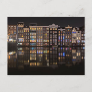 Amsterdam huizen met kleurrijke lichten in de nach briefkaart