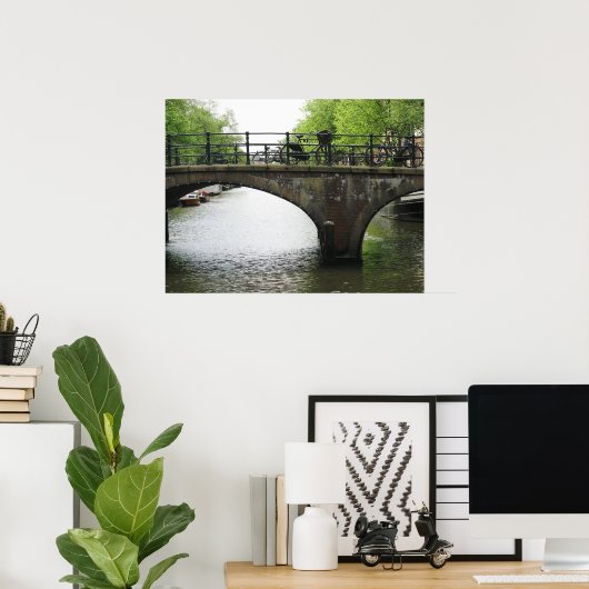 Amsterdam kanaal met Bridge & Bikes Photo Poster (Thuiskantoor)