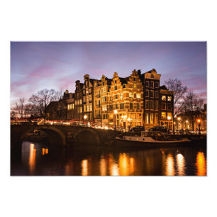 Amsterdam-kanaalhuizen in de schemering foto afdruk