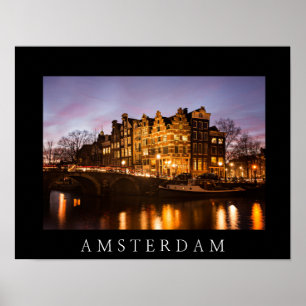 Amsterdam kanaalhuizen in het zwarte poster in de 