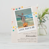 Amusant 22e anniversaire invitations Hommes Fun Ph (Debout devant)