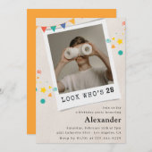 Amusant 28e anniversaire invitations Hommes Fun Ph (Devant / Derrière)