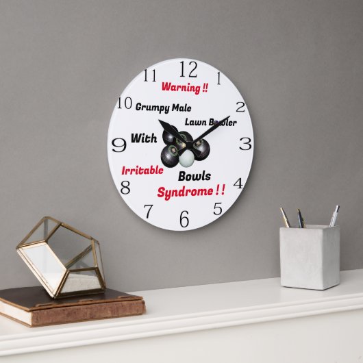 Amusant Grumpy mâle pelouse Bowler, horloge murale (Bureau)