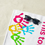 AMUSANT LES MAINS DE LA SERVIETTE DE PLAGE (En situation)