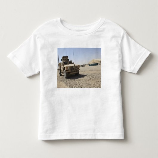 An Oshkosh M-ATV 2 Kinder Shirts (Voorkant)