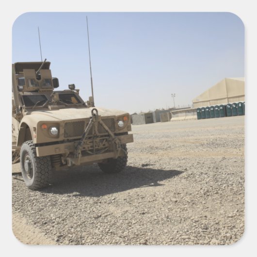 An Oshkosh M-ATV 2 Vierkante Sticker (Voorkant)