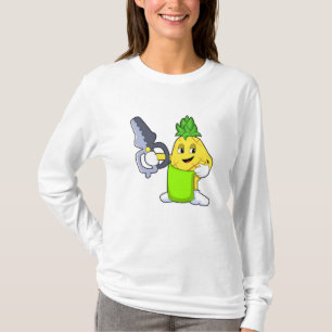 Ananas als hairdresser met schaar en schaar t-shirt
