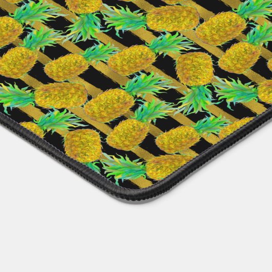 Ananas D'Or Sur Les Grilles (Coin)
