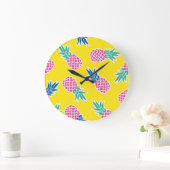 Ananas Frenzy: Heldere Cartoon . Grote Klok (Huis)