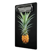 Ananas met groot haar op zwarte achtergrond mini klembord (Angled2)