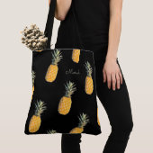 Ananas met jouw naam op zwart draagtas (Dichtbij)