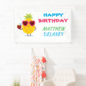 Ananas Tiki Parti Personnalisé Luau Bannière (En situation)