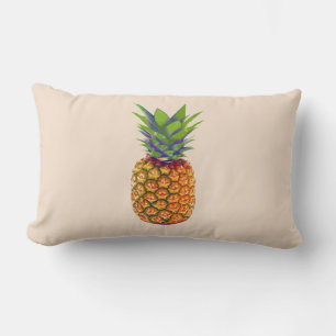 Ananasfruit op lichtbeige kussen