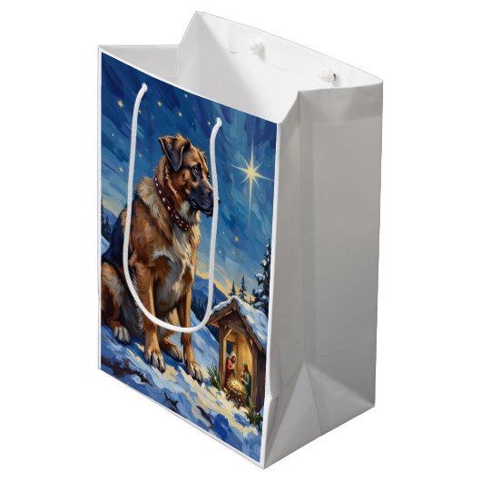 Anatolian Shepherd Dog Guarding Nativity Scene Medium Cadeauzakje (Voorkant Gekanteld)