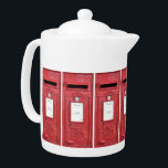 ANCIENNE ANGLETERRE<br><div class="desc">Une boîte aux lettres britannique rouge datant du règne du roi George VI.</div>