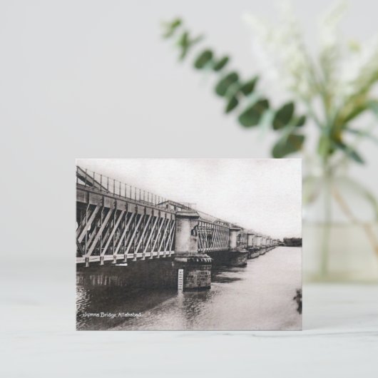 Ancienne carte postale - Allahabad, Inde (Debout devant)