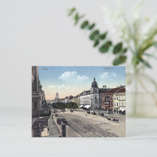 Ancienne carte postale - Arad, Roumanie (Debout devant)