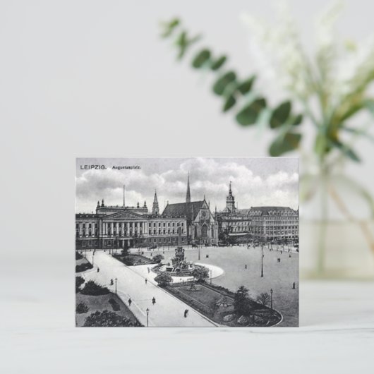 Ancienne carte postale - Augustusplatz, Leipzig (Debout devant)