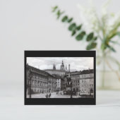 Ancienne carte postale, Carré Malostranske, Prague (Debout devant)