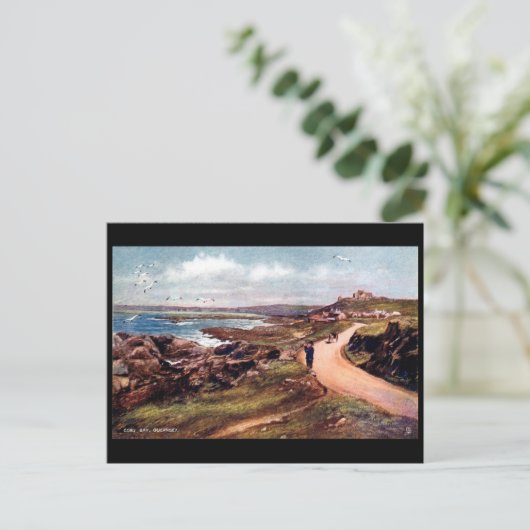 Ancienne carte postale - Cobo Bay, Guernesey, Îles (Debout devant)