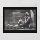 Ancienne carte postale - Fille au bord d'une riviè (Devant)