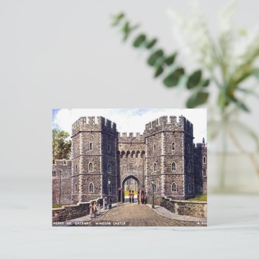 Ancienne carte postale - Henry VIII Gateway, Winds (Debout devant)