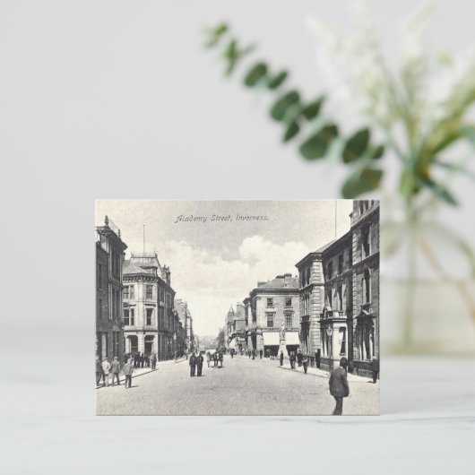 Ancienne carte postale - Inverness, Écosse (Debout devant)