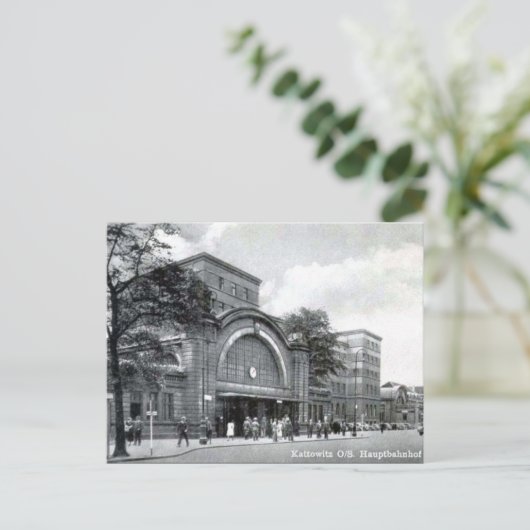 Ancienne carte postale - Katowice, Pologne (Debout devant)