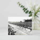 Ancienne carte postale - Les 24 Heures du Mans (Debout devant)