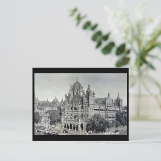 Ancienne carte postale - Mumbai, Victoria Terminus (Debout devant)