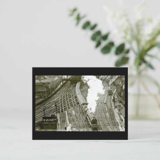 Ancienne carte postale - Passage à niveau, Newcast (Debout devant)