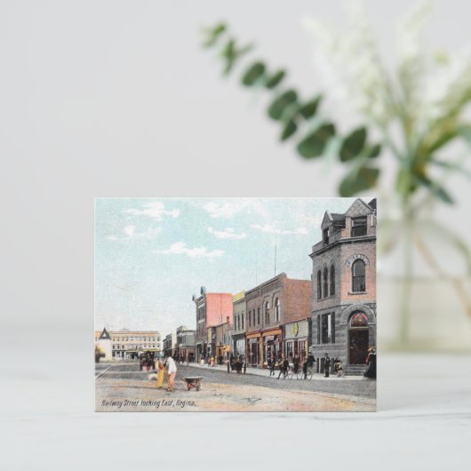 Ancienne carte postale - Regina (Saskatchewan) (Debout devant)