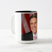 Andrew Cuomo, Grand Mug (Devant gauche)