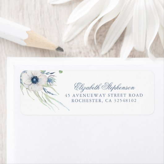 Anemone en Dusty Blue Thistle Modern Elegant Etiket (Insitu)