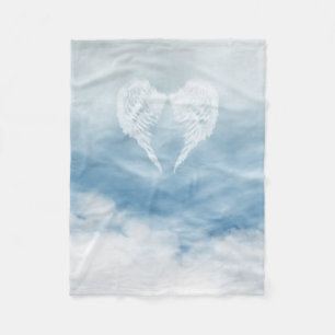Angel Wings in Cloudy Blue Sky Fleece Deken