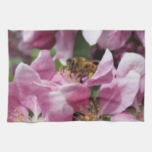 Angery honing bij op roze crabappel bloesem theedoek