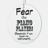 Angst voor de pianospeler keramisch ornament (Links)